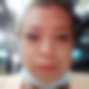 红衣女